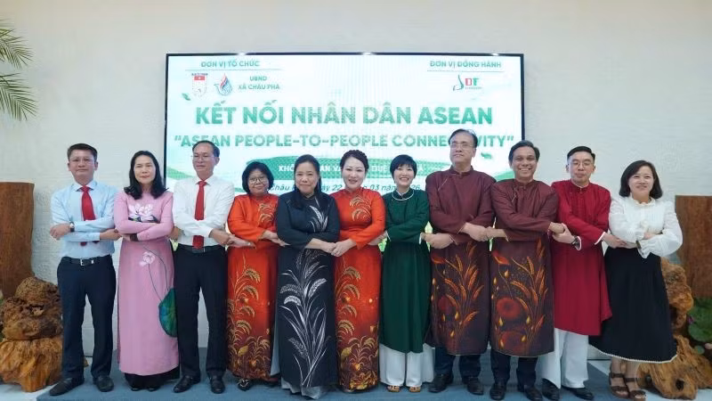 Ambassadors at the event. (Photo: Organising Committee)