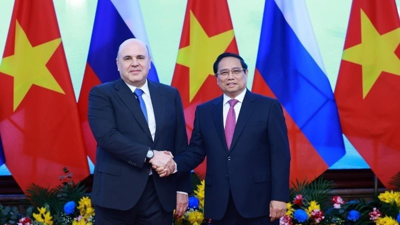 Prime Minister Pham Minh Chinh and Russian Prime Minister Mikhail Mishustin pose for a group photo on January 14, 2025. (Photo: VNA)