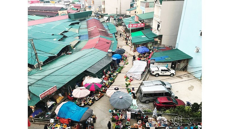 Urban planning and architecture must now find solutions to the overcrowding and disorder that remain in many localities. (Photo: Quang Hung)