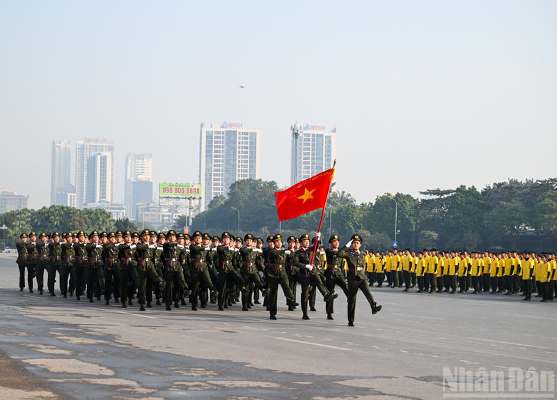 The send-off ceremony and drills for security and public order protection plans in service of the forthcoming 14th National Party Congress were held at the square of the My Dinh National Stadium in Ha Noi. (Photo: DUY LINH)