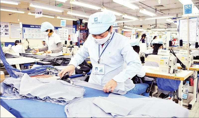 Workers at Garment Corporation 10 produce clothing for export. (Photo: Nguyen Dang)