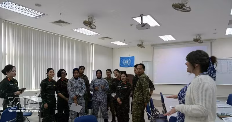 Trainees at the training course on Women, Peace and Security Agenda. (Photo: VNA)