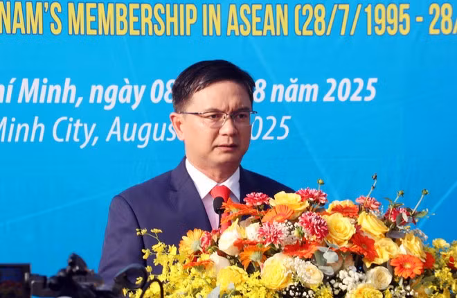 Vice Chairman of the municipal People’s Committee Nguyen Manh Cuong speaks at the event. (Photo: VNA)