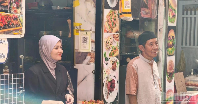 Middle Eastern cuisine unexpectedly attracts tourists and young people in Ho Chi Minh City