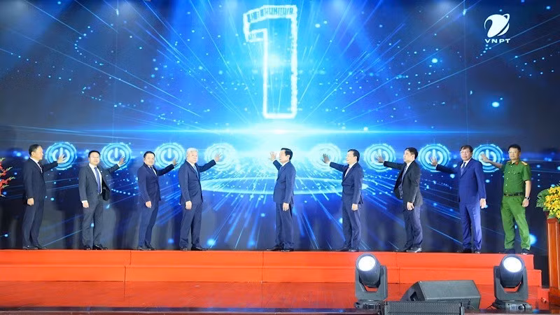 The button-press ceremony to officially launch the National Employment Exchange.