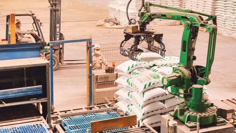 Production line at DAP No. 2–Vinachem Joint Stock Company (Viet Nam National Chemical Group). (Photo: HOANG HIEU)