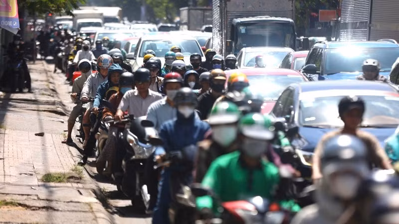 Motorbikes – among the “culprits” contributing to CO₂ emissions and environmental pollution (Photo: The Anh)