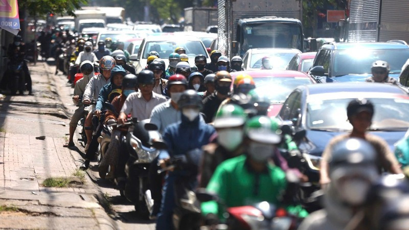 Motorbikes – among the “culprits” contributing to CO₂ emissions and environmental pollution (Photo: The Anh)