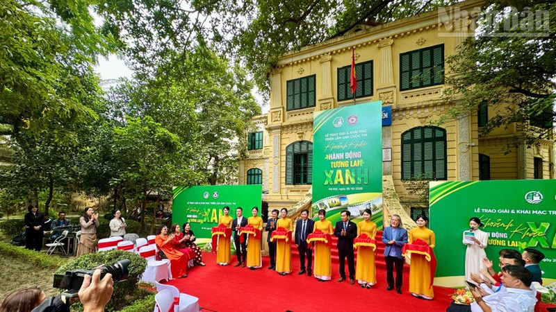 Overview of the opening ceremony.