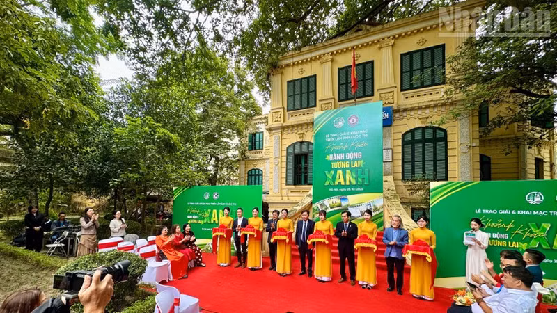 Overview of the opening ceremony.