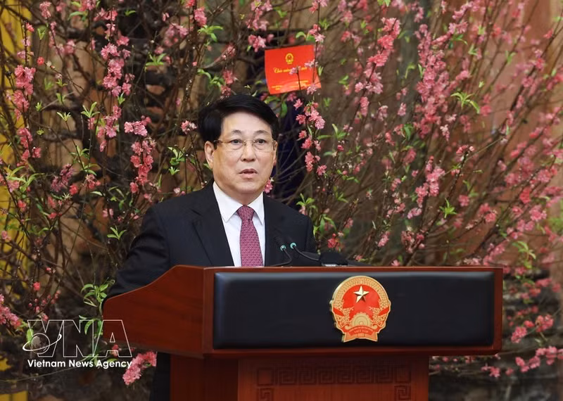 State President Luong Cuong speaks at the meeting with the Presidential Office staff on February 24. (Photo: VNA)