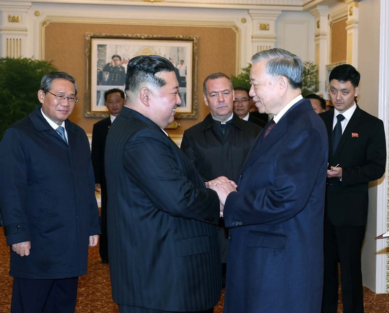 General Secretary To Lam with General Secretary of the Workers' Party of Korea and President of the State Affairs of the DPRK Kim Jong Un. (Photo: VNA)