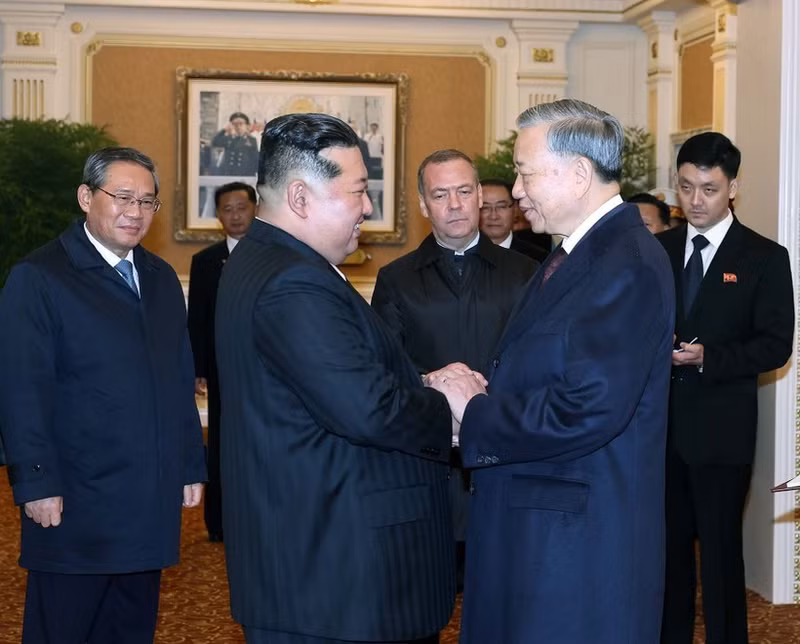 General Secretary To Lam with General Secretary of the Workers' Party of Korea and President of the State Affairs of the DPRK Kim Jong Un. (Photo: VNA)