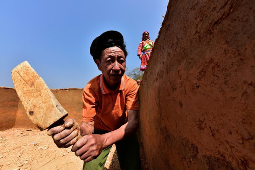 A man smooths the wall’s surface using wooden plank ad6aa0a15c40ef1eb651-1130-1553.jpg