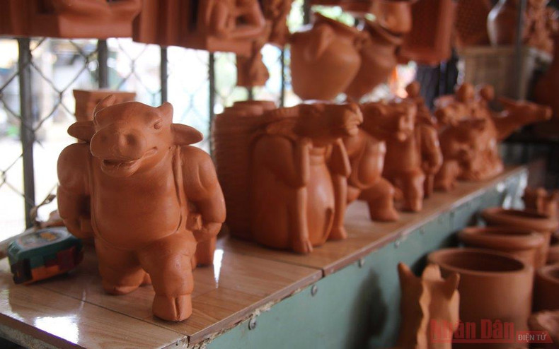 Thanh Ha villagers make clay buffalos in hope for thriving new year ảnh 6 Thanh Ha villagers make clay buffalos in hope for thriving new year ảnh 6