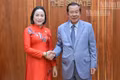 Cambodian Senate President Samdech Techo Hun Sen welcomes NA Vice President Nguyen Thi Thanh. (Photo: nhandan.vn)