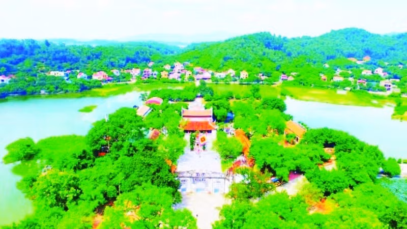 A view of Kiep Bac Temple.
