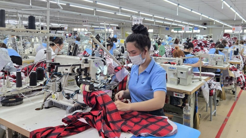 Export garment production at the Hoa Tho garment factory (Quang Ngai)