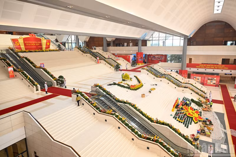 Decoration and ceremonial organisation work is being urgently completed by relevant units.