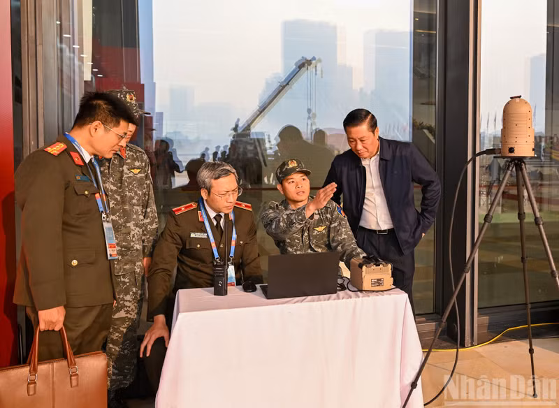 Leaders of the Ministry of Public Security and relevant units discuss plans to ensure security and safety for the Congress.