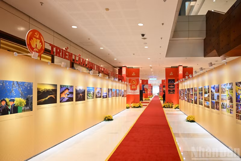 The photo exhibition “Viet Nam – A continuous stretch of land and rivers” in the third-floor corridor area.