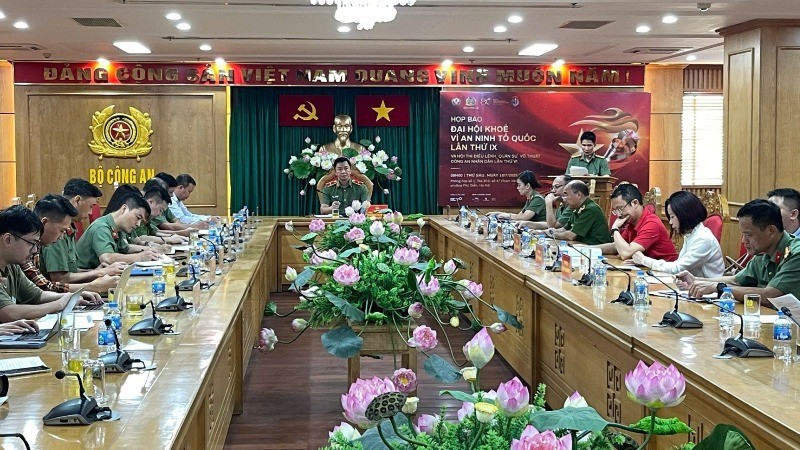 Overview of the press conference in Ha Noi.