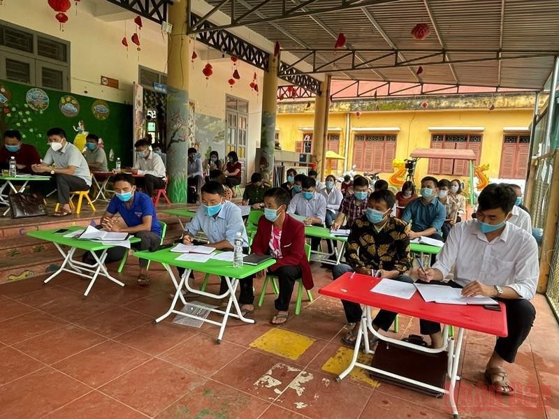Party members attend a model Party cell meeting in Huoi Hau Village.