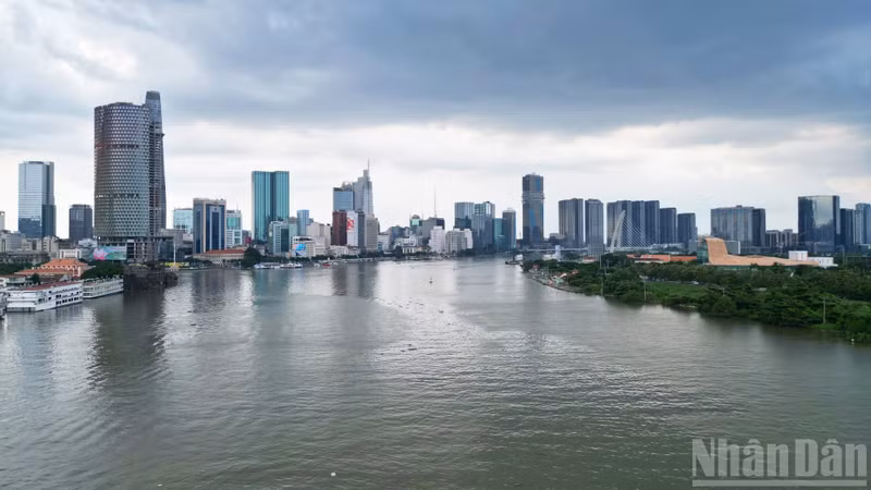 The area designated for expanding the Ho Chi Minh Cultural Space is located on a prime riverside site along the Sai Gon River, adjacent to Nguyen Tat Thanh Street — a key gateway connecting the city centre with the southern urban area.