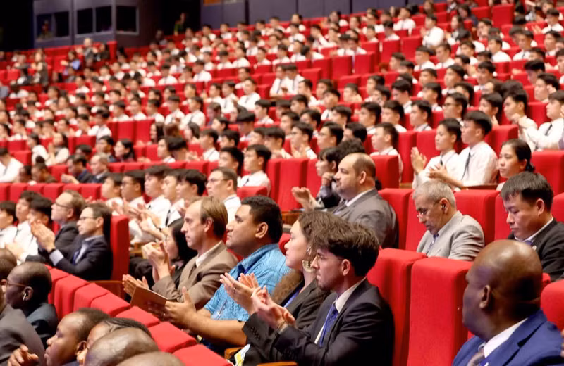 Delegates attend the closing session of the Ha Noi Convention signing ceremony (Photo: VNA)