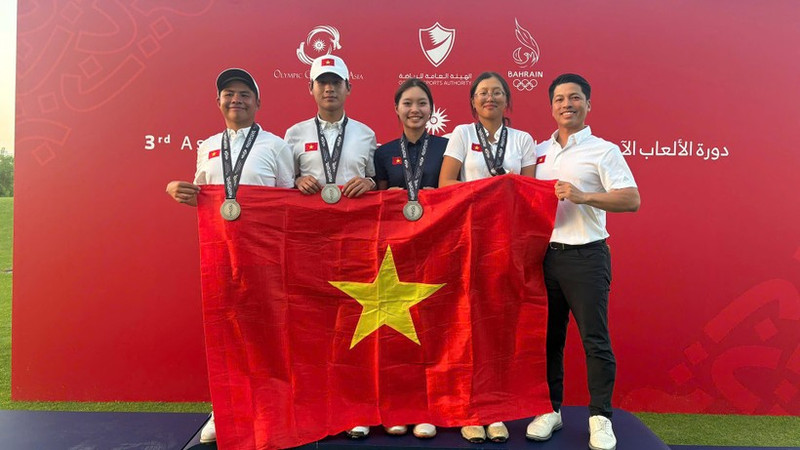 Members of the Vietnamese golf team on the podium. (Photo: VGA)