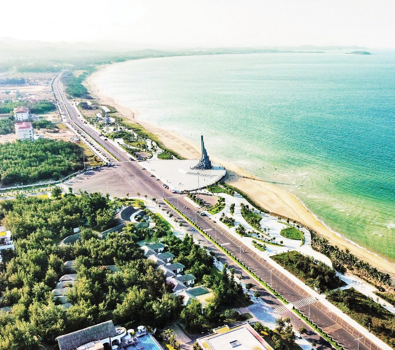 Merging mountainous and coastal areas opens new development opportunities for Dak Lak Province. (Photo: KHIEU MINH)