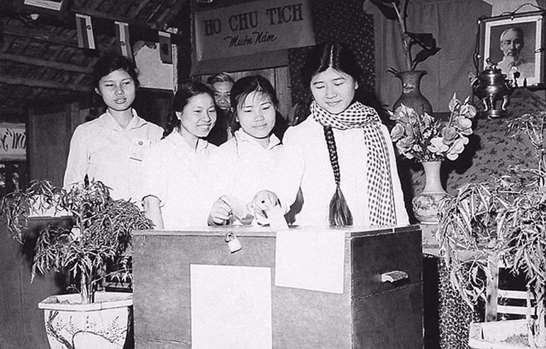 TERM III (1964–1971) Election held on April 26, 1964. Total number of deputies: 453. Elected deputies: 366; continuing deputies: 87. In the photo: Young voters cast their ballots for National Assembly deputies for the first time in Hai Phong, April 1964.