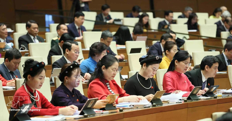 Female deputies of the National Assembly attend the opening session of the ninth sitting of the 15th National Assembly on May 5, 2025. (Photo: VNA)