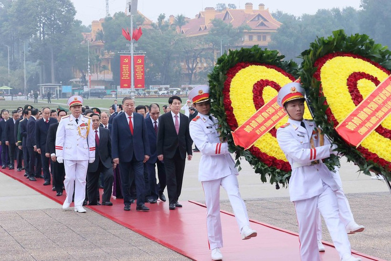 A delegation of Party, State leaders lay a wreath and paid tribute to President Ho Chi Minh at his mausoleum in Hanoi on the morning of February 3 on the occasion of the 96th founding anniversary of the Communist Party of Viet Nam (CPV) (February 3, 1930 – 2026). (Photo: VNA)