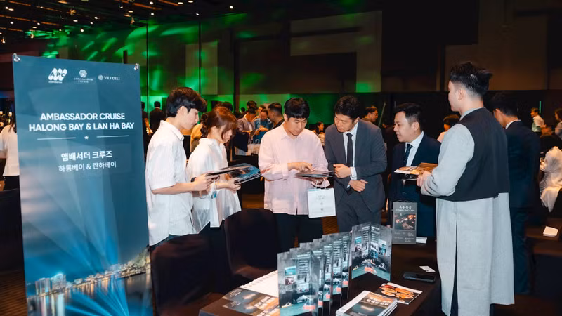 Vietnamese tourism businesses introduce Korean partners to premium products such as luxury cruises, golf tours, heritage discovery experiences, and cuisine. (Photo: hanoimoi.vn)