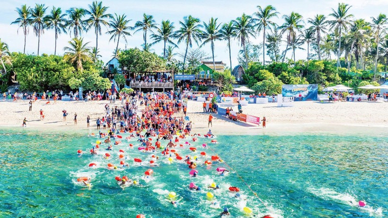 The Ly Son open-water swimming race offers an exciting experience for swimming enthusiasts from Viet Nam and abroad.