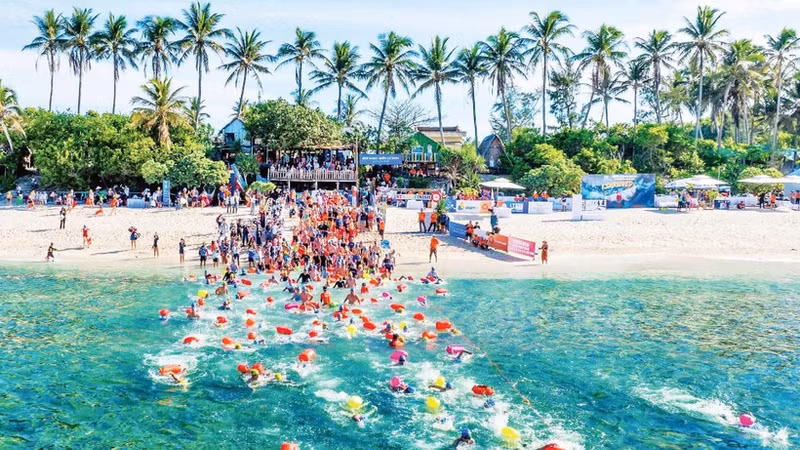 The Ly Son open-water swimming race offers an exciting experience for swimming enthusiasts from Viet Nam and abroad.