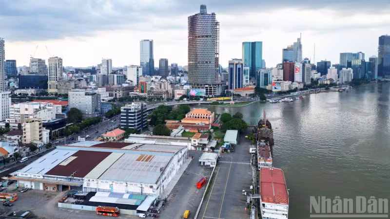 The decision by the Ho Chi Minh City Party Committee aims to build a city that enjoys grows not only economically but also in cultural and human values. Citizens expect that, once expanded, the Ho Chi Minh Cultural Space will become a new landmark that elevates the city’s international stature — modern yet deeply imbued with Vietnamese identity.