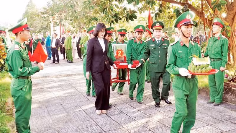 A memorial and burial ceremony for fallen soldiers’ remains at Cam Lo Commune Cemetery, Quang Tri Province.