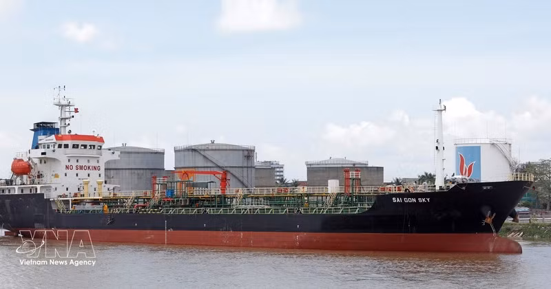 Importing fuel products at a distribution point at Hai Phong Port. (Photo: VNA)