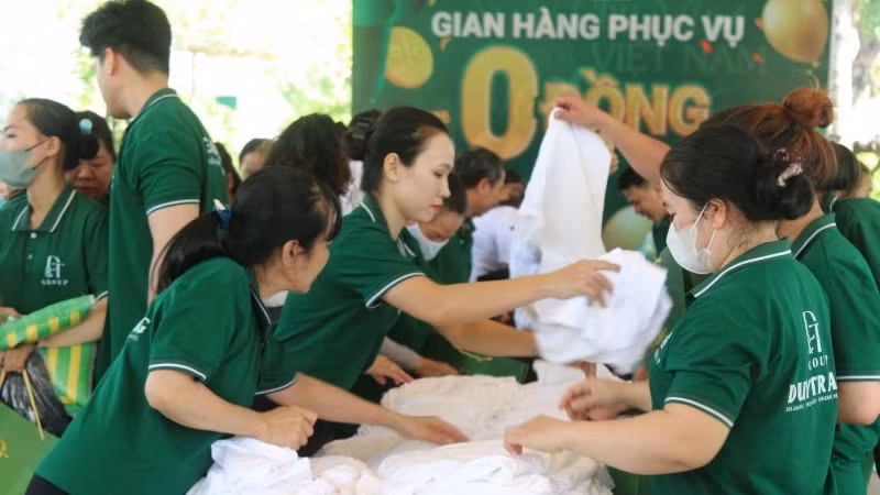 Many support programmes have been introduced to help workers enjoy a safe and peaceful spring festival. (Photo: PHUONG LINH)