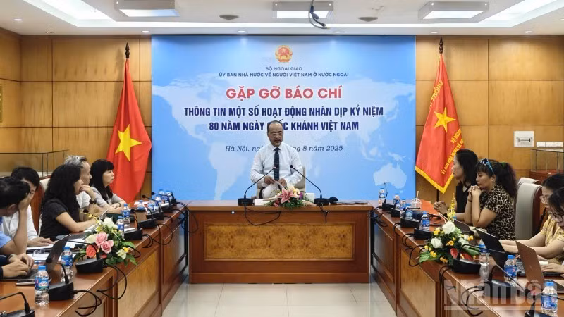 The State Committee for Overseas Vietnamese holds a press briefing to announce several activities for the overseas Vietnamese community in celebration of the 80th anniversary of the August Revolution and Viet Nam’s National Day (September 2).