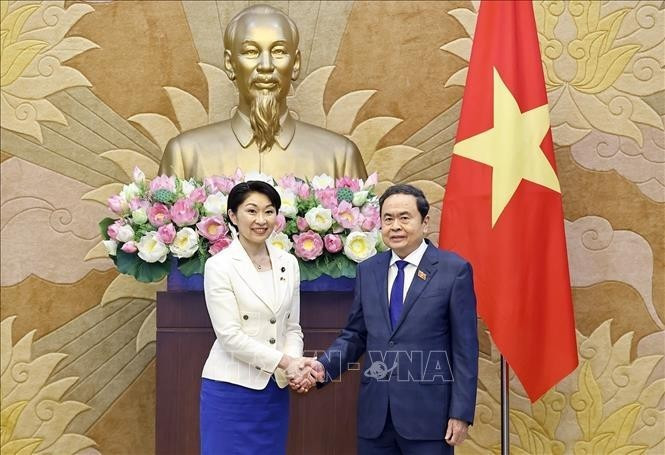 National Assembly Chairman Tran Thanh Man (R) and Chairwoman Obuchi Yuko of the Japan-Viet Nam Parliamentary Friendship Alliance in Ha Noi on August 7, 2025. Photo: VNA