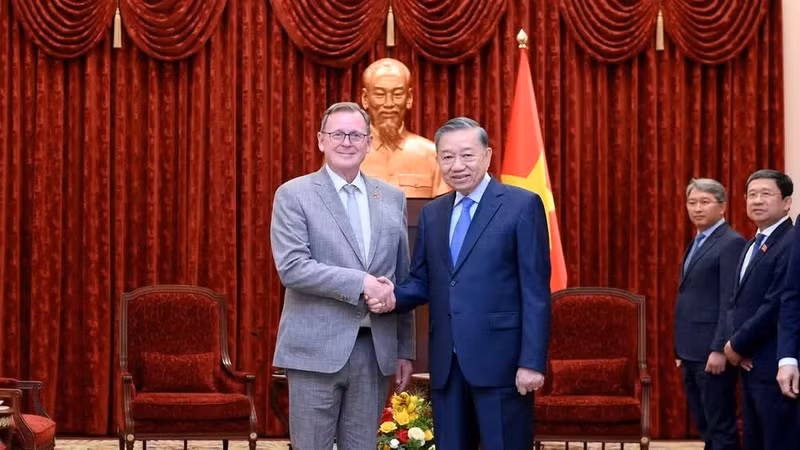 Party General Secretary and State President To Lam receives Bodo Ramelow, Vice President of the German Bundestag.