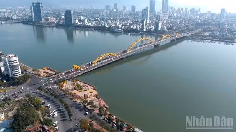 A panoramic view of Da Nang City from above.