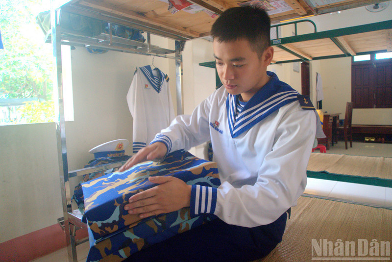 For Corporal Duong Minh Nhat, setting foot in Truong Sa on duty is a great honour and a profound source of pride for young people. (Photo: TRUNG HUNG)