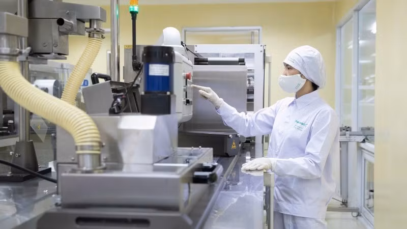 Traphaco Joint Stock Company applies an environmental management system in accordance with ISO 14001 standards, helping to control and minimise negative environmental impacts arising from its production activities. (Photo: MY HA)