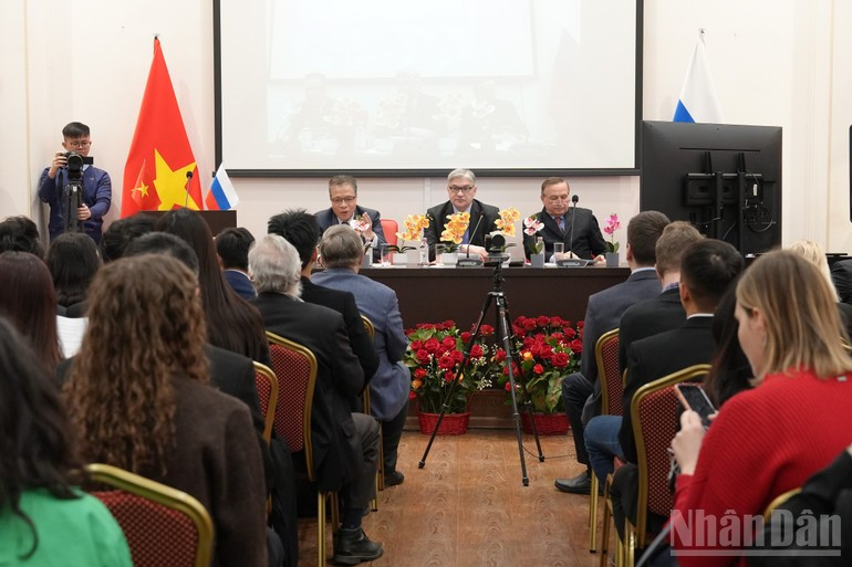 The event draws a large number of experts and scholars from the two countries. (Photo: XUAN HUNG)
