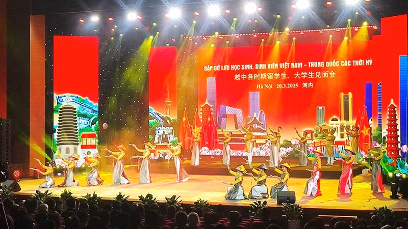 Cultural identity has been woven into creative performances and artistic displays to welcome international friends. Photo: HOANG HOA