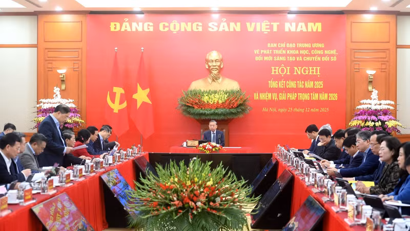 Party General Secretary To Lam addresses the Central Steering Committee for the Development of Science, Technology, Innovation and Digital Transformation's conference in Ha Noi on December 25. (Photo: nhandan.vn)